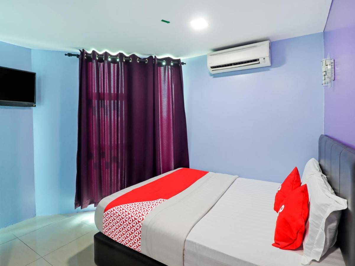 Oyo 89665 Royale City Hotel Sepang Exterior photo