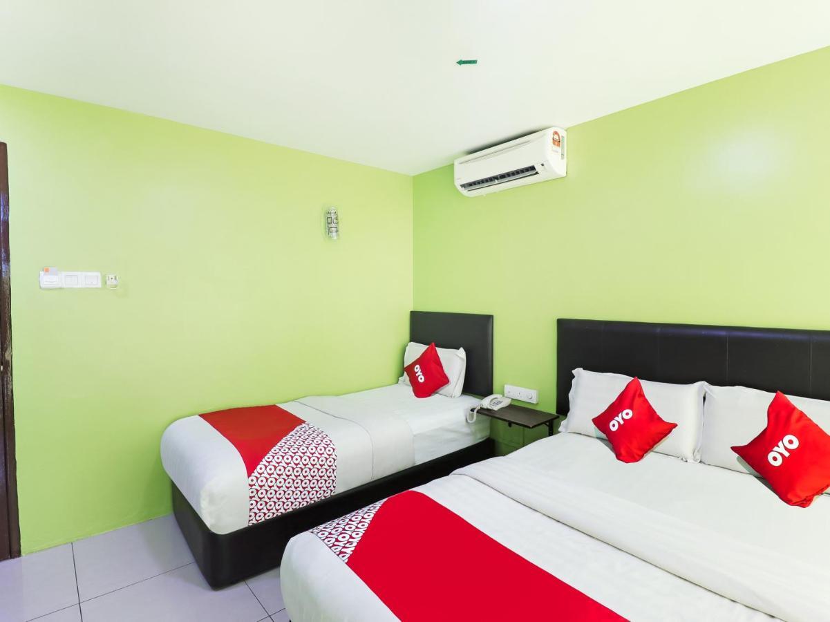 Oyo 89665 Royale City Hotel Sepang Exterior photo